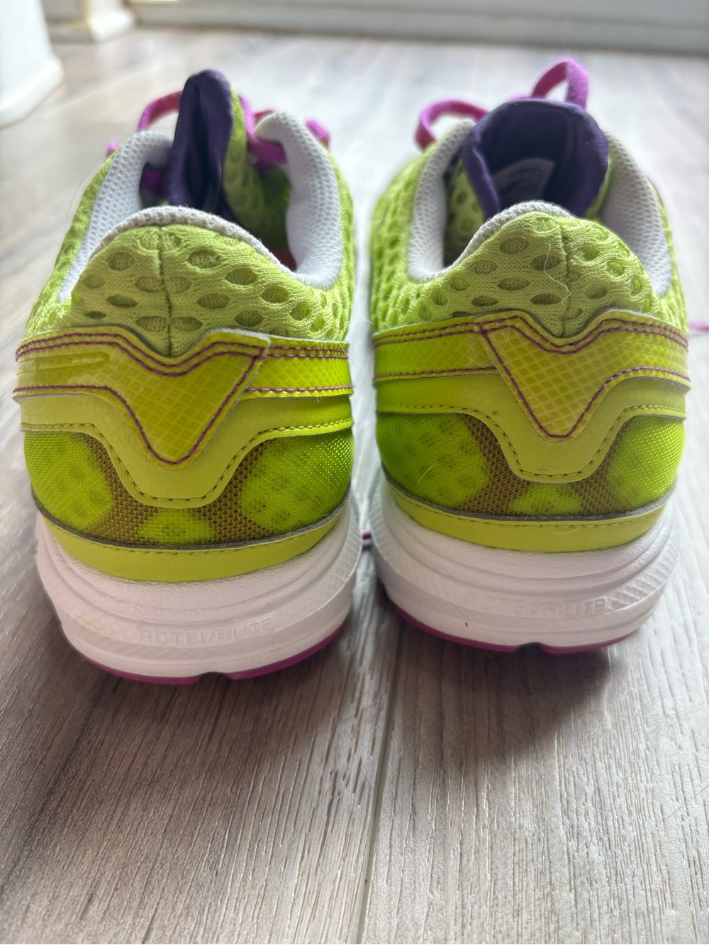 New Balance 750 v1 Women's Neon Yellow & Magenta Athletic Shoes - Picture 6 of 8